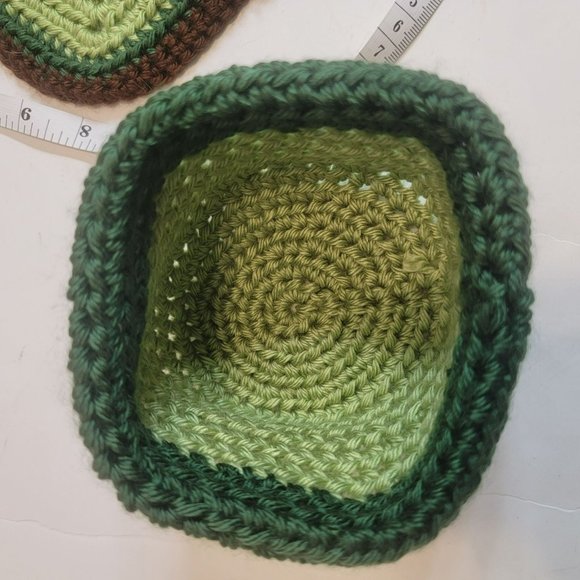 Crochett Turtle Costume, Newborn Baby,  Green w/Brown Trim, Hat & Cover - Picture 9 of 11